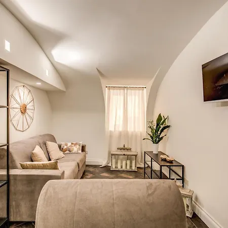 Cozy Flat In Front Of Fori Imperiali * Rome